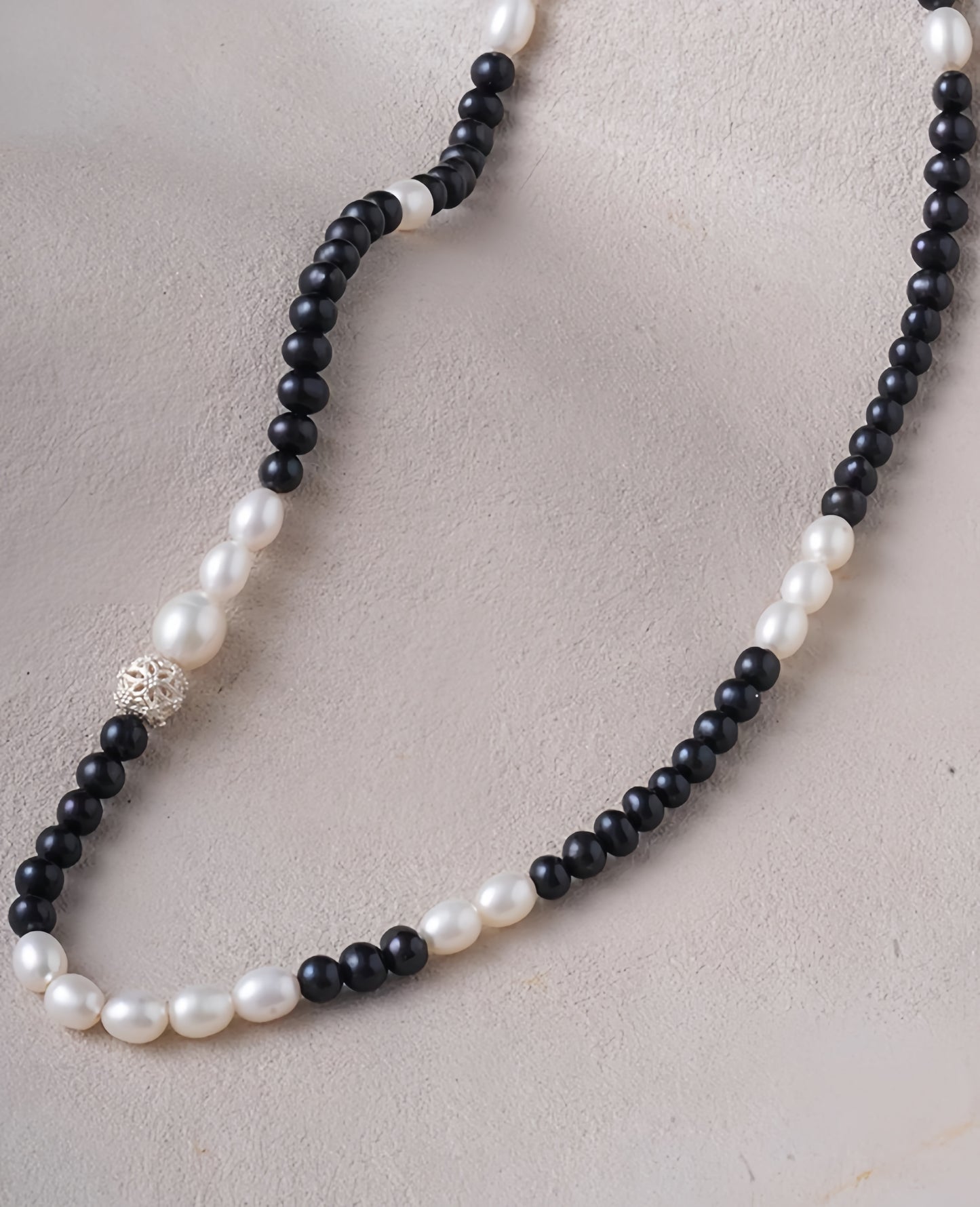 Monochrome Tide Pearl Necklace
