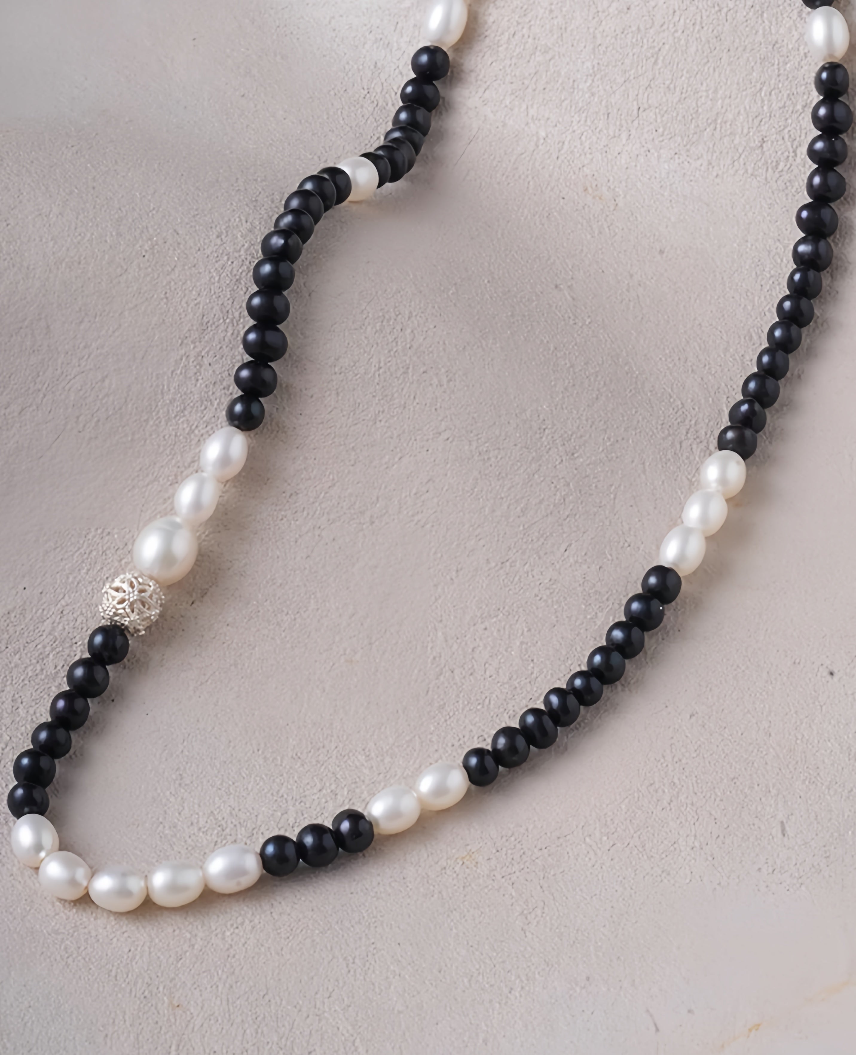 Monochrome Tide Pearl Necklace