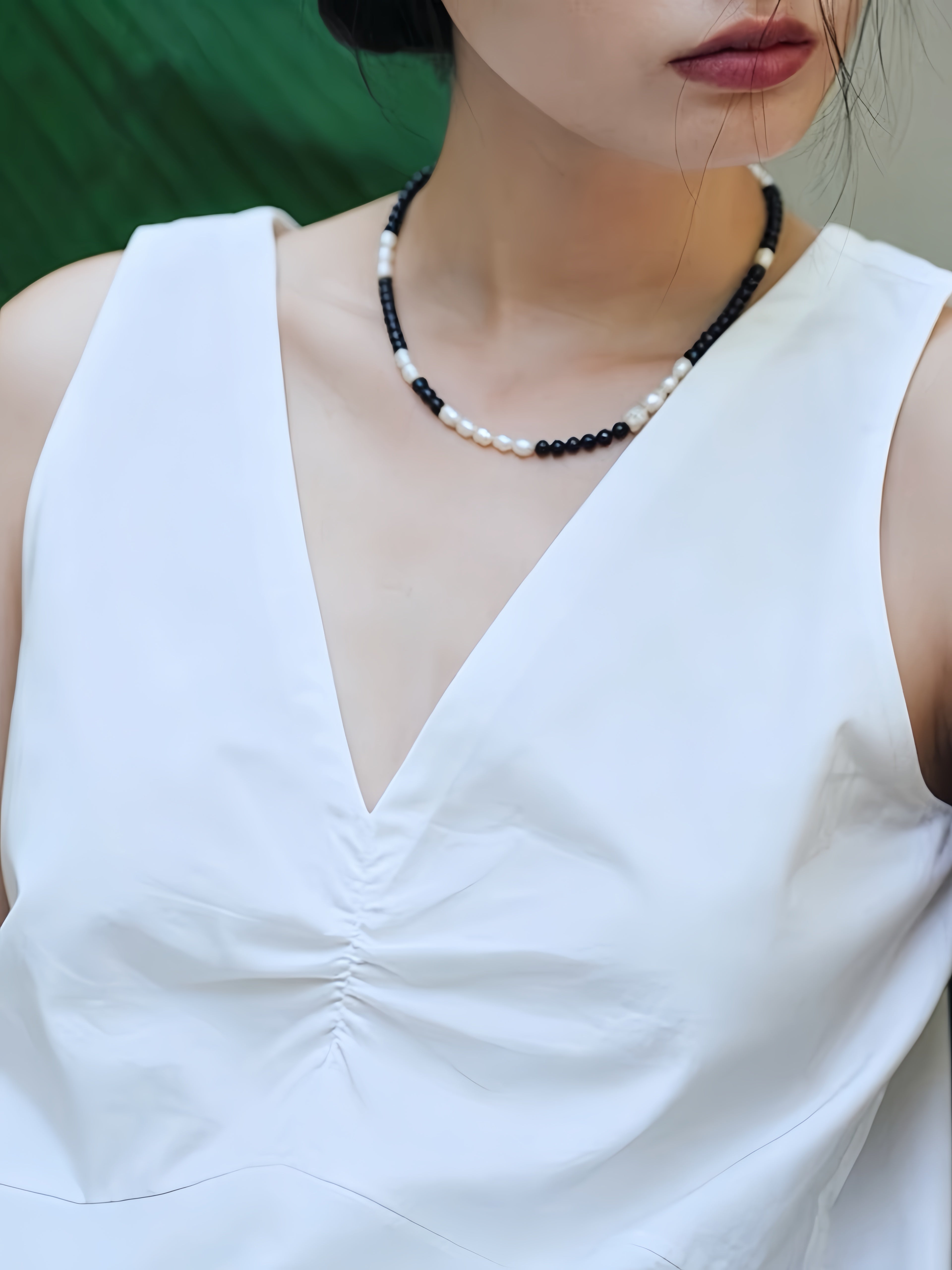 Monochrome Tide Pearl Necklace